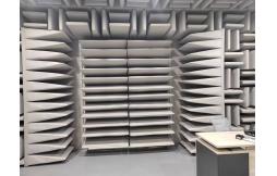The relationship between the wedge length and frequency of the anechoic chamber