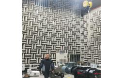 How an anechoic chamber is calibrated